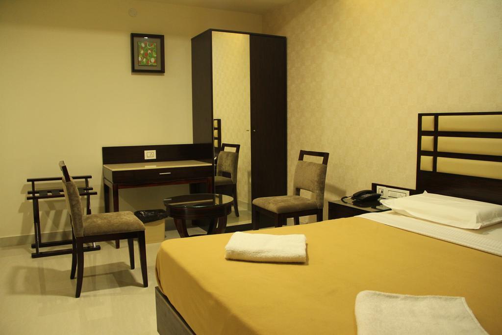 Hotel M.P Temples Inn Kumbakonam Room photo